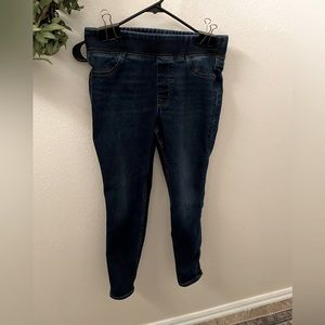 Old Navy Rockstar Jegging Jeans. Size 8 petite